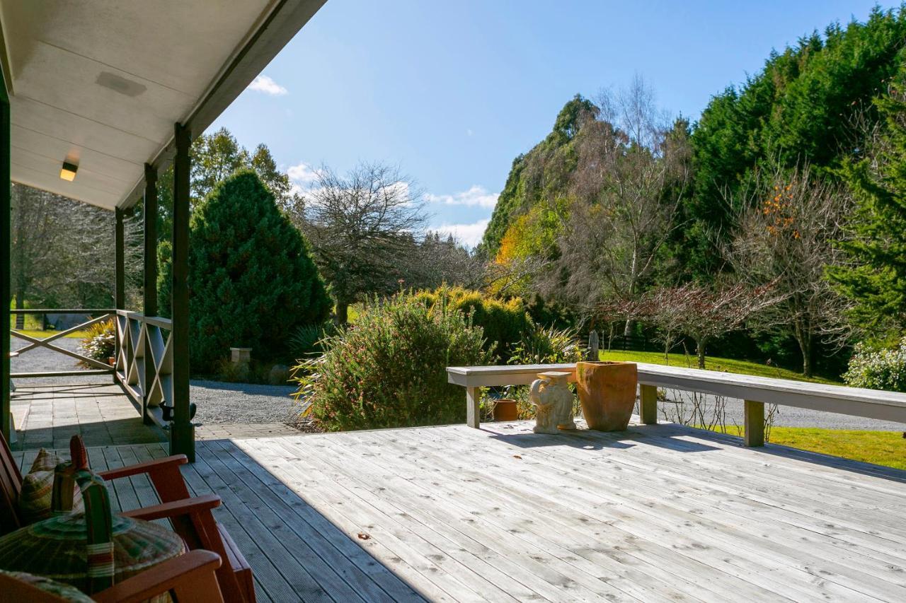 Lupin Lodge Bed & Breakfast Taupo Exterior photo